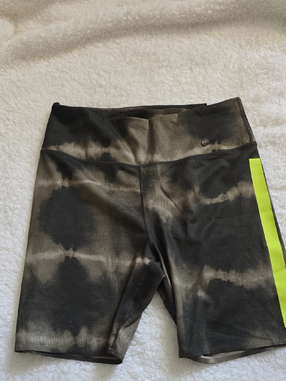 Nike Women's One Luxe Dri-FIT 7" Mid-Rise Training Shorts